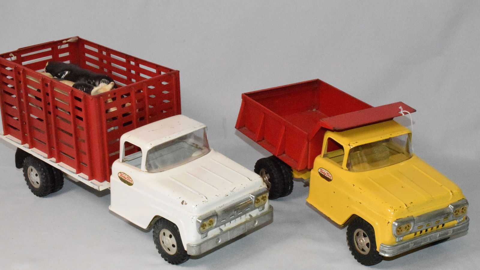 (2) TONKA PRESS STEEL DUMP TRUCK / FARM TRUCK (1 of 11)