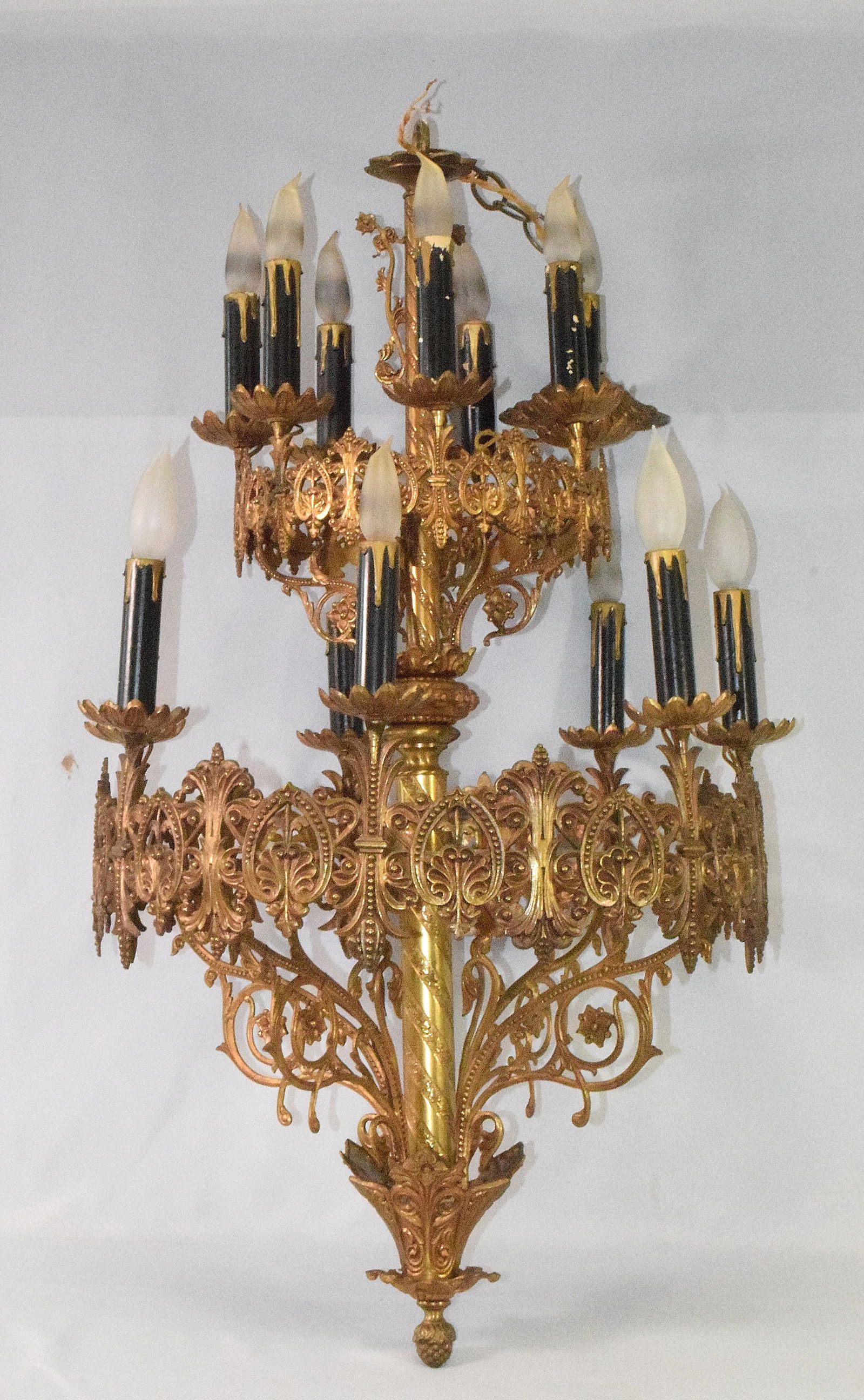 VICTORIAN STYLE BRASS HANGING 13 LIGHT CHANDELIER (1 of 5)