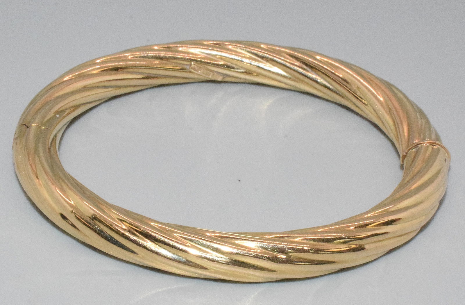 14K ITALY YELLOW GOLD BANGLE BRACELET (1 of 4)