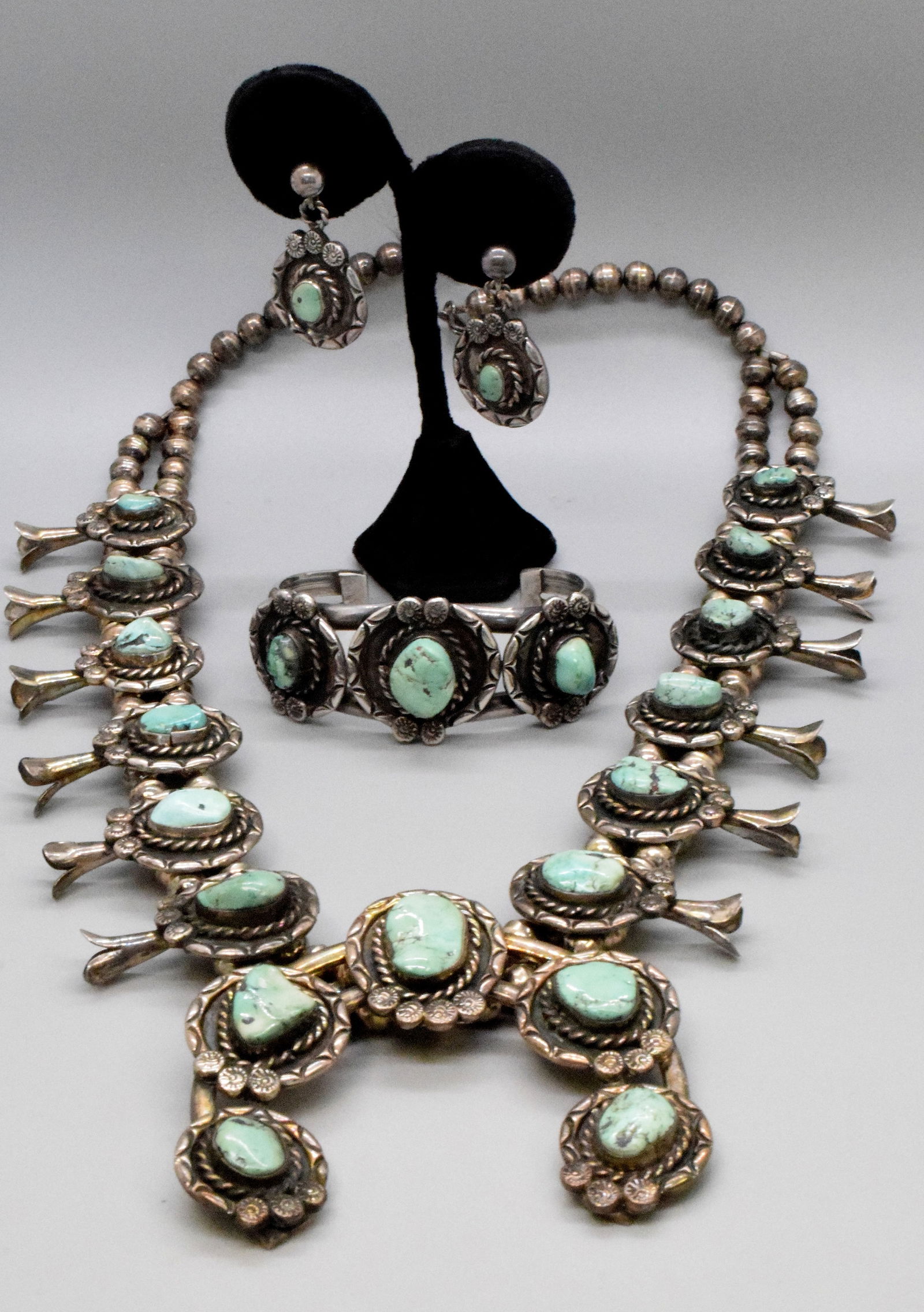 SILVER & TURQUIOSE SQUASH BLOSSOM SUITE (1 of 7)