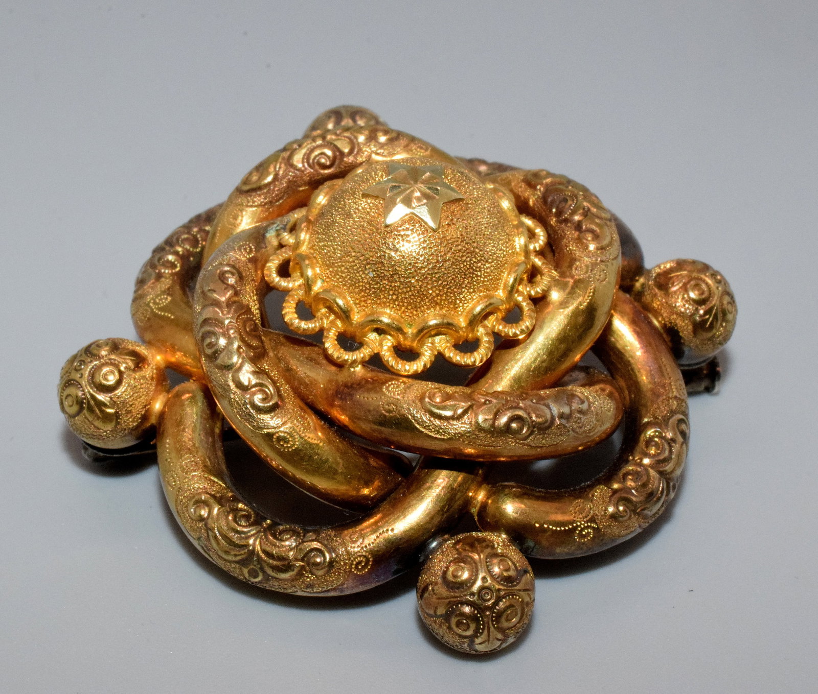 14K YELLOW GOLD EUROPEAN KNOT BROOCH (1 of 4)