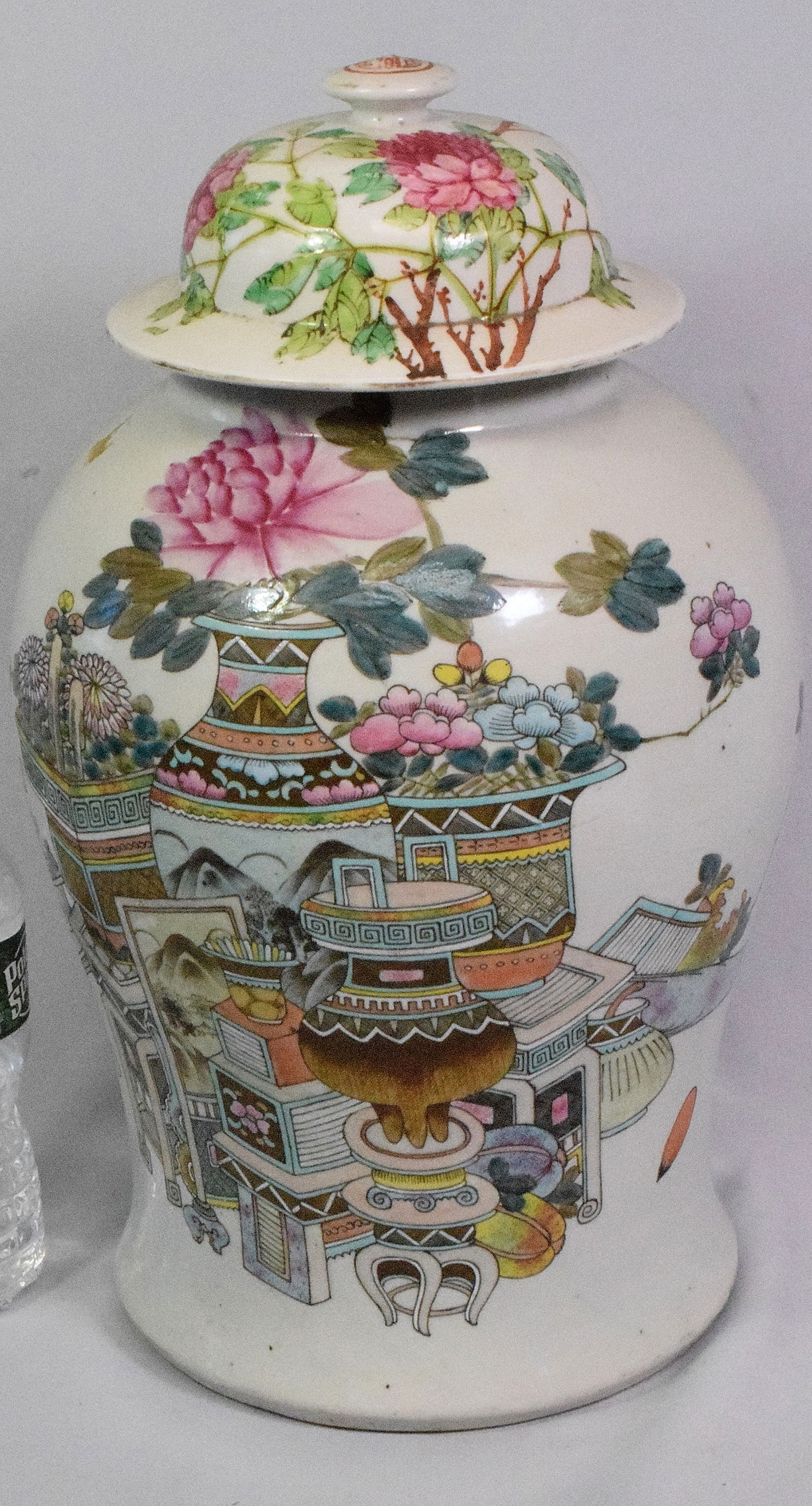 CHINESE PORCELAIN COVERED TEMPLE JAR (1 of 15)