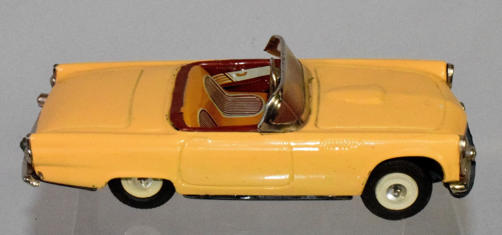 CONVERTIBLE TIN TOY CAR BY BANDAI (1 of 5)
