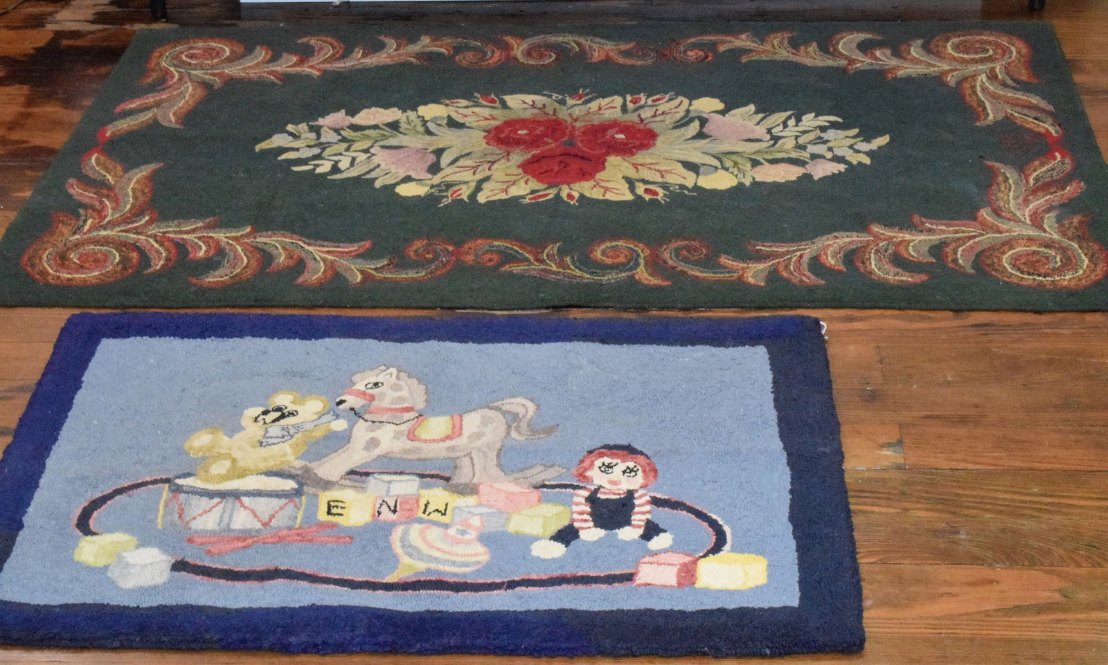 2 AMERICAN VINTAGE HOOKED RUGS (1 of 9)