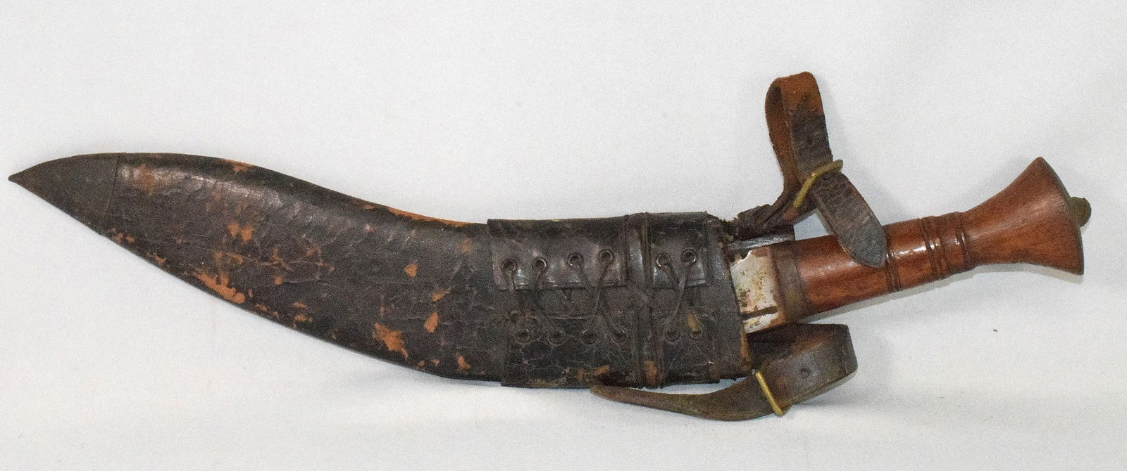 NEPALESE KUKRI DAGGER KNIFE WITH LEATHER SCABBARD (1 of 8)