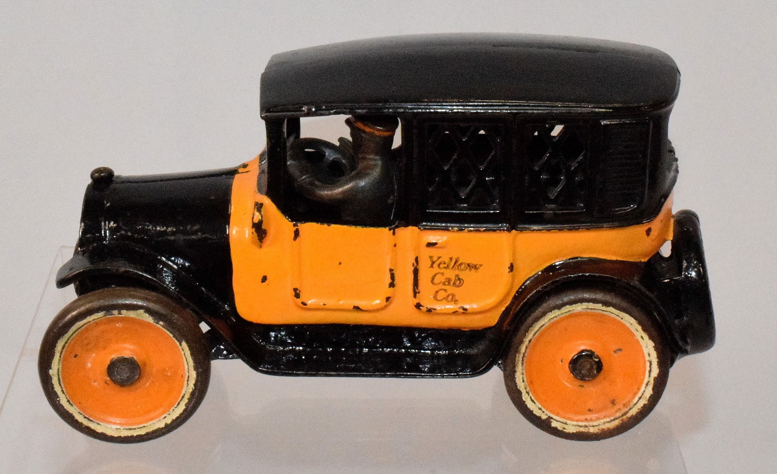 ARCADE YELLOW CAB CAST IRON STILL BANK (1 of 7)