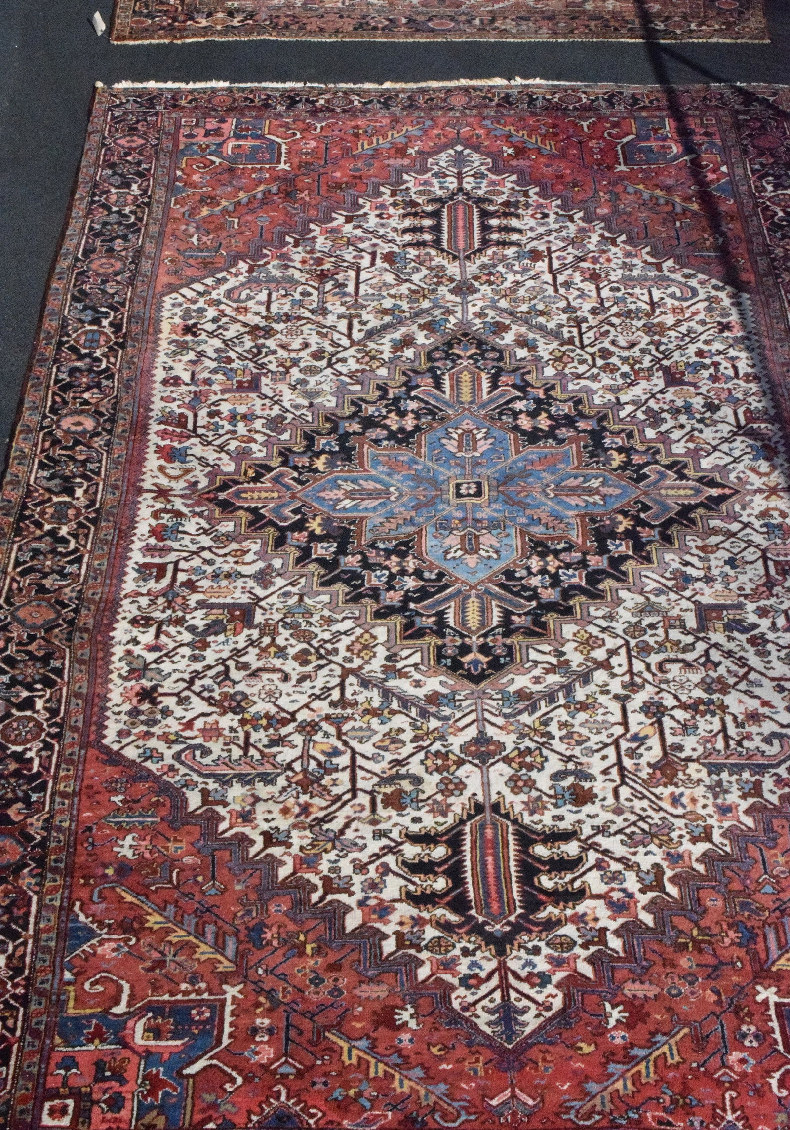 HERIZ ORIENTAL ROOMSIZE RUG (1 of 10)