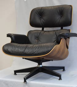 HERMAN MILLER EAMES LOUNGE CHAIR (1 of 7)