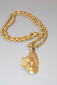 14K YELLOW GOLD NECKLACE WITH COUCH SHELL PENDANT