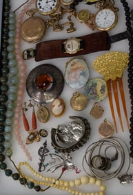 38 ASSEMBLED ANTIQUE & VINTAGE JEWELRY ITEMS