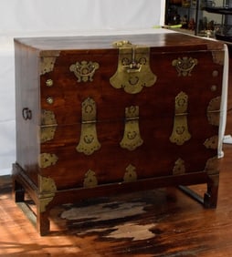 KOREAN BRASS-MOUNTED BANDAJI TANSU STORAGE CHEST