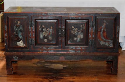 HAND PAINTED ORIENTAL STORAGE CHEST