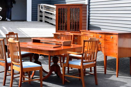 9 PIECE MAHOGANY FEDERAL-STYLE INLAID DINING SET (1 of 20)
