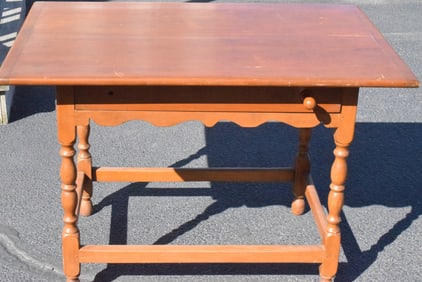 18TH ENGLAND PINE TAVERN TABLE