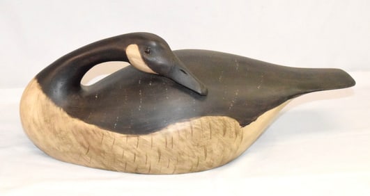 ED VALLA CANADIAN GOOSE WOOD DECOY