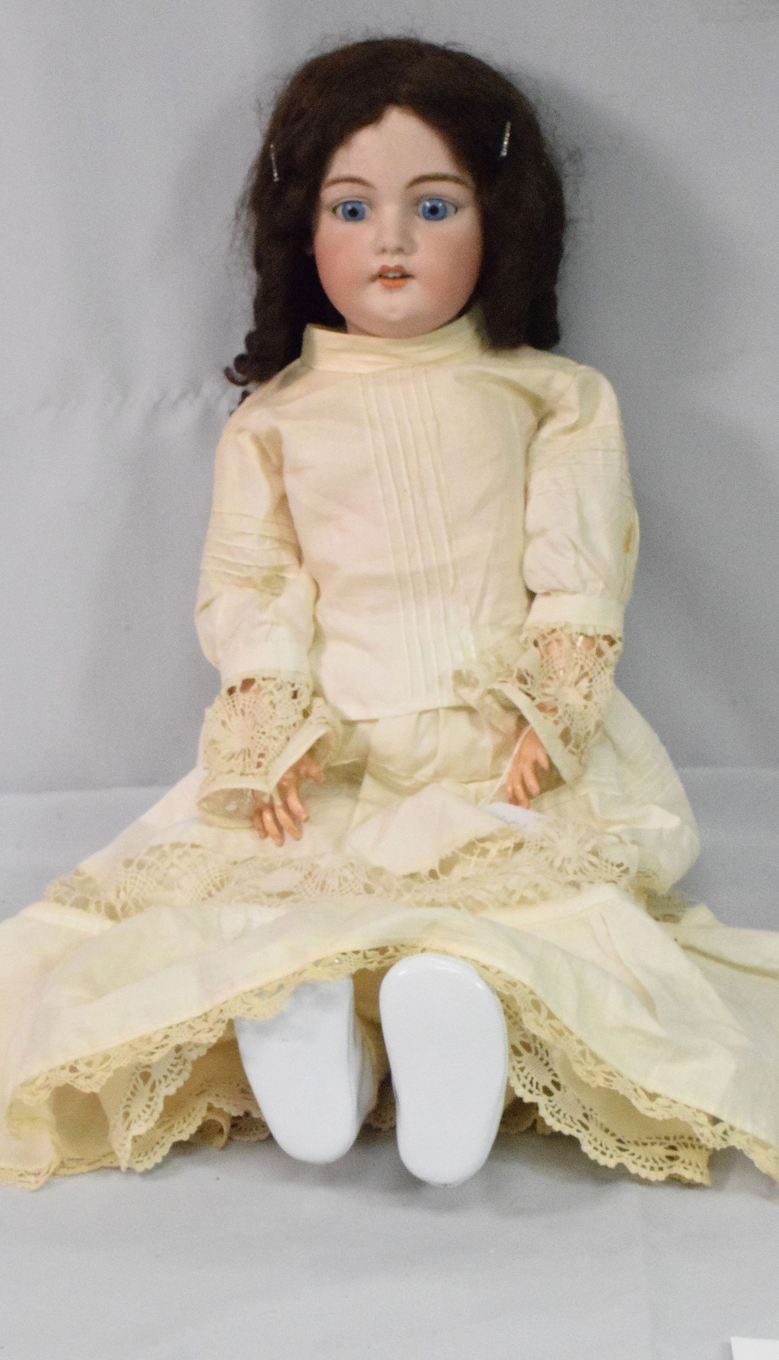 SIMON & HALBIG BISQUE HEAD DOLL (1 of 5)