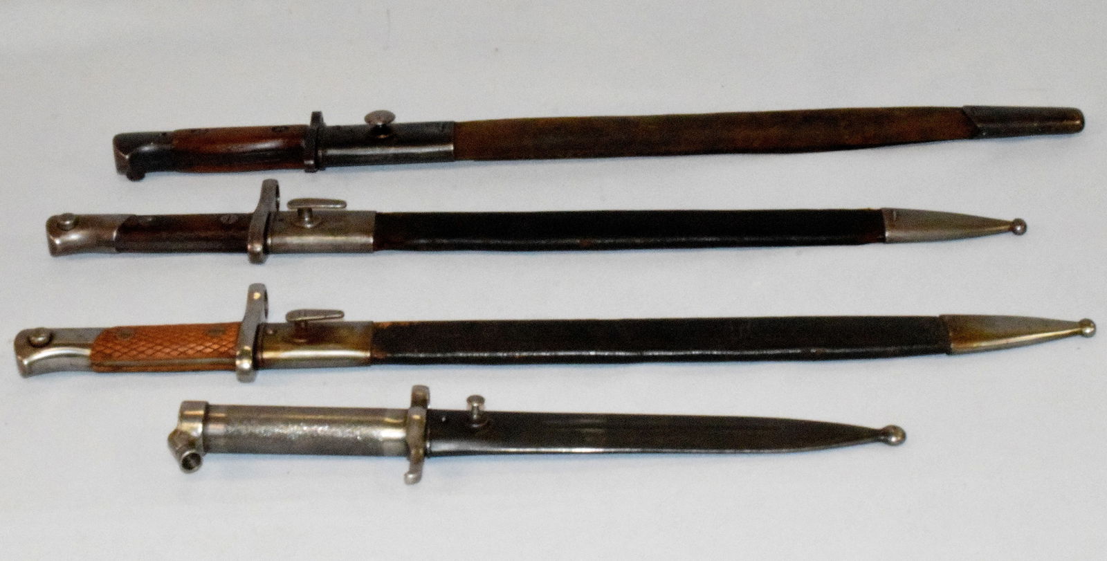 (4) ASSEMBLED ANTIQUE WW1 MILITARY BAYONETS (1 of 15)