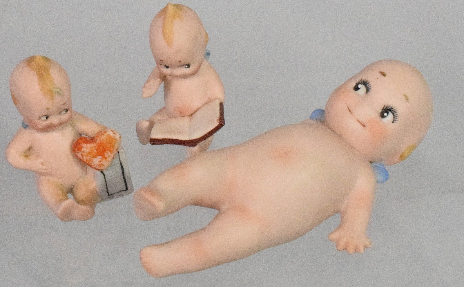 (3) KEWPIE LAYING DOWN & TWO MINIATURES (1 of 4)