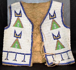 19TH NATIVE AMERICAN BEADED CHILD'S VEST