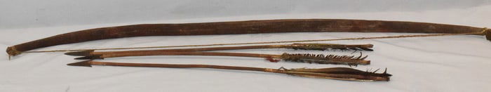 19th NATIVE AMERICAN WOODEN ARROWS & BOW