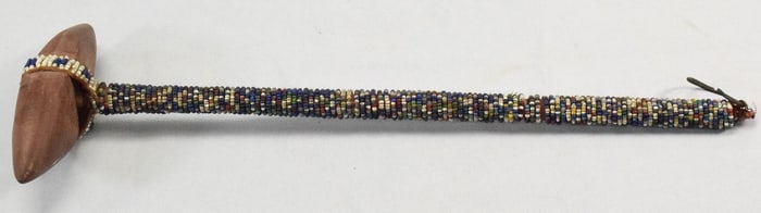 19TH PLAINS NATIVE AMERICAN BEADED CLUB