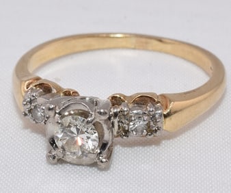 LADIES 14K YELLOW GOLD AND DIAMOND RING