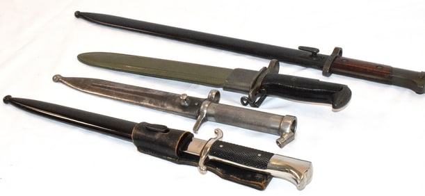 (4) ASSEMBLED WWI & WWII BAYONET GROUPING