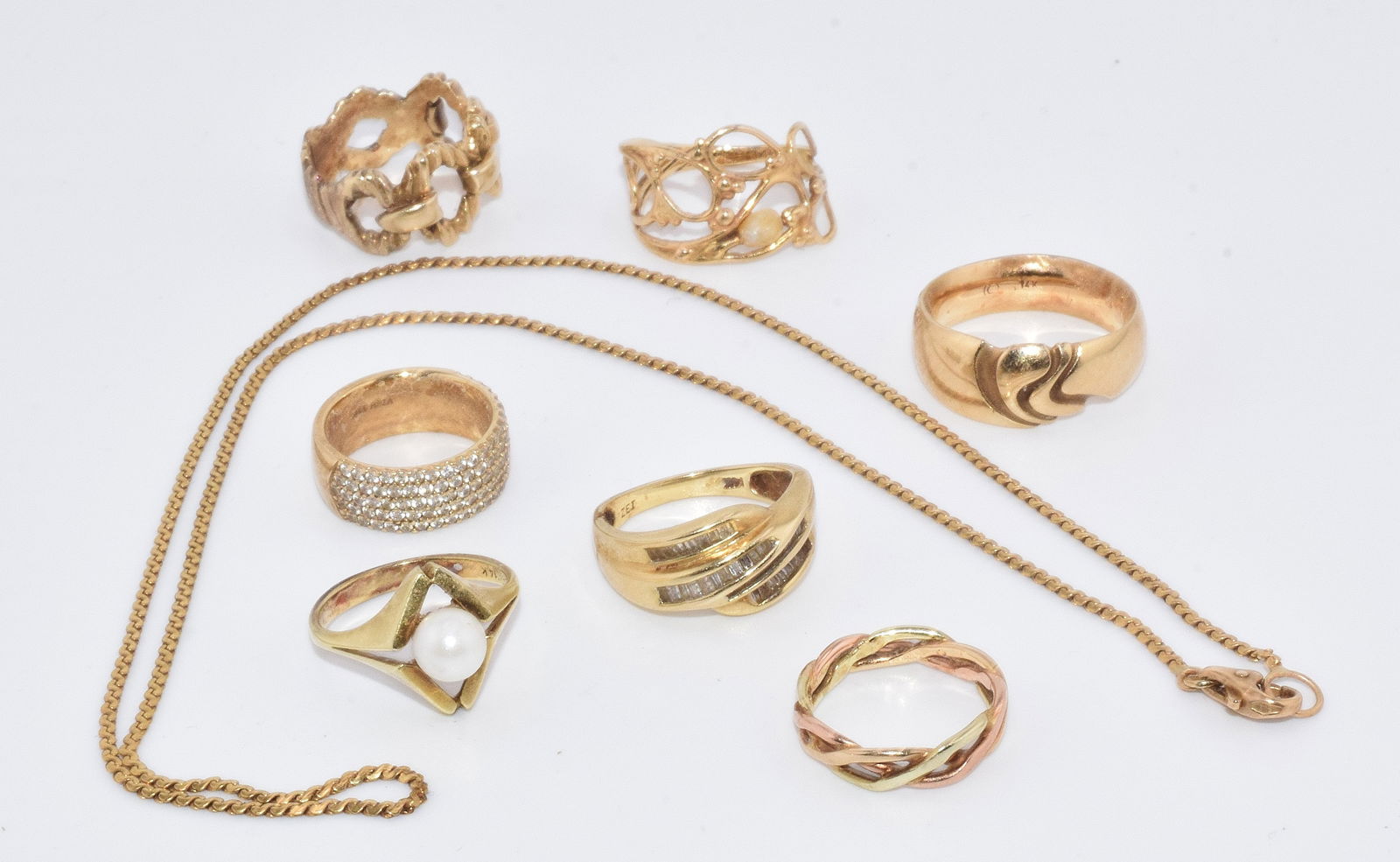 ASSEMBLED GOLD RING & A NECKLACE GROUPING (1 of 5)
