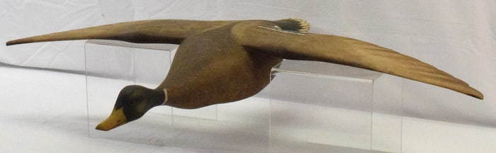 FULL-SIZE FLYING WOODEN DECOY MALLARD