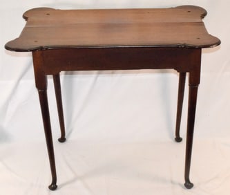 QUEEN ANNE NEW ENGLAND PORRINGER TOP TEA TABLE