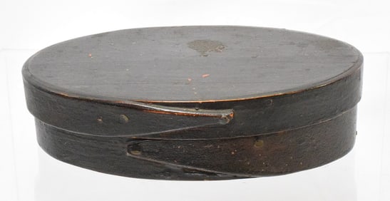 19TH OVAL ONE FINGER SHAKER TYPE PANTRY BOX