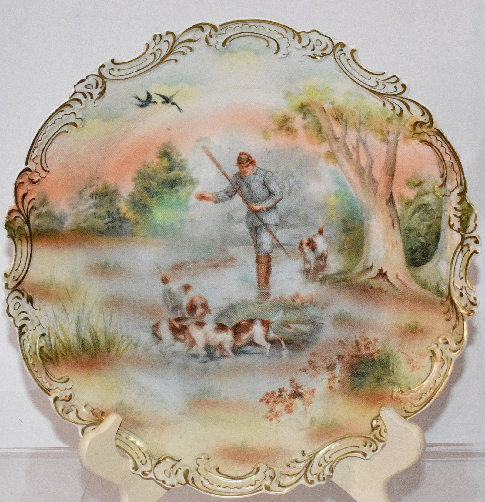 ROYAL BAYREUTH TAPESTRY SCENIC CHARGER: Circa 1900 depicting a fox hunt with figure and hounds. Royal Bayreuth back stamp and "Gobelin Ware" circle mark. Diameter 11.25 inches. Good condition.