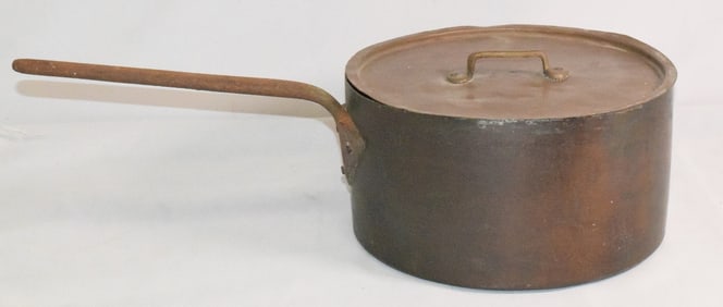 19TH COPPER SAUCE PAN WITH LID.
