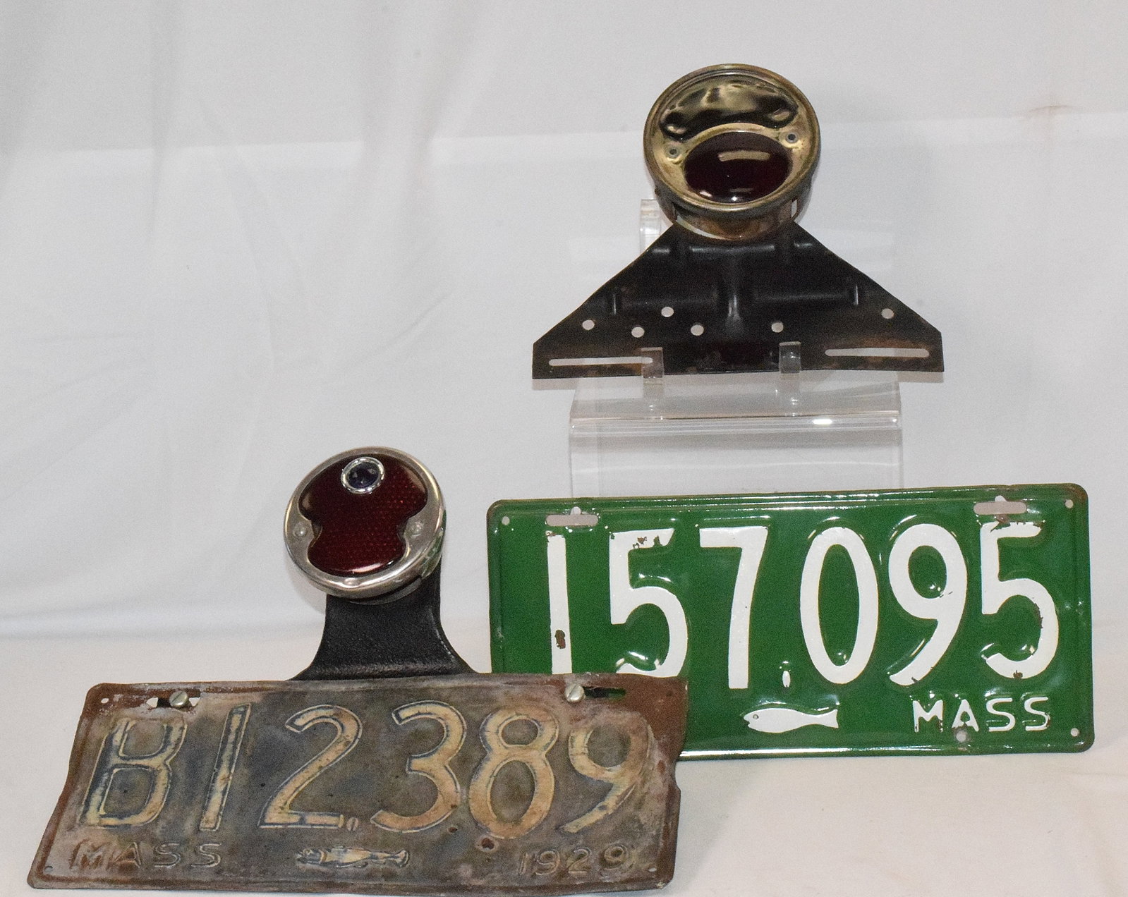 1928 & 1929 MASSACHUSETTS COD FISH LICENSE PLATES: 1928 & rare business 1929 Massachusetts Cod Fish license plates with tail lights. Wear to the 1929. License plates lights are from two different cars. Not the same make or models. Lot as is.Lights are