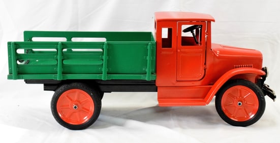 CONTEMPORARY "T" BUDDY L MODEL BAGGAGE LINE TRUCK