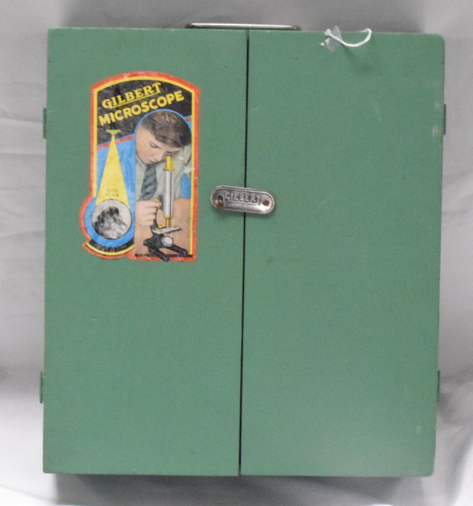 GILBERT MICROSCOPE SET: Gilbert microscope set, green wooden box. Set is new in box, comes with microscope, vials and instruction manual. Good condition. L; 13in, W: 14 1/2in, H: 4in, Weight: 6 lbs.