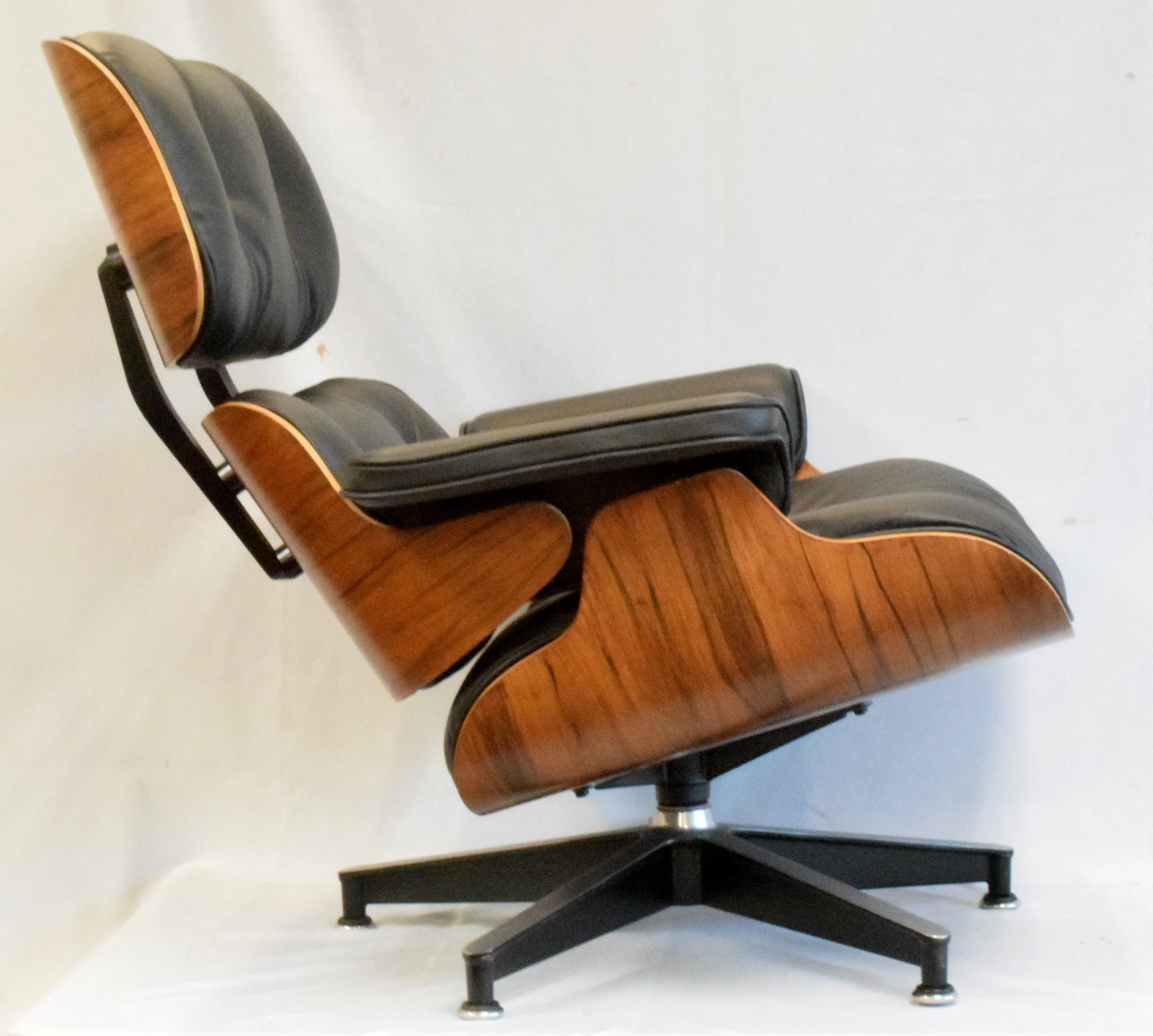HERMAN MILLER EAMES STYLE LOUNGE CHAIR - 2