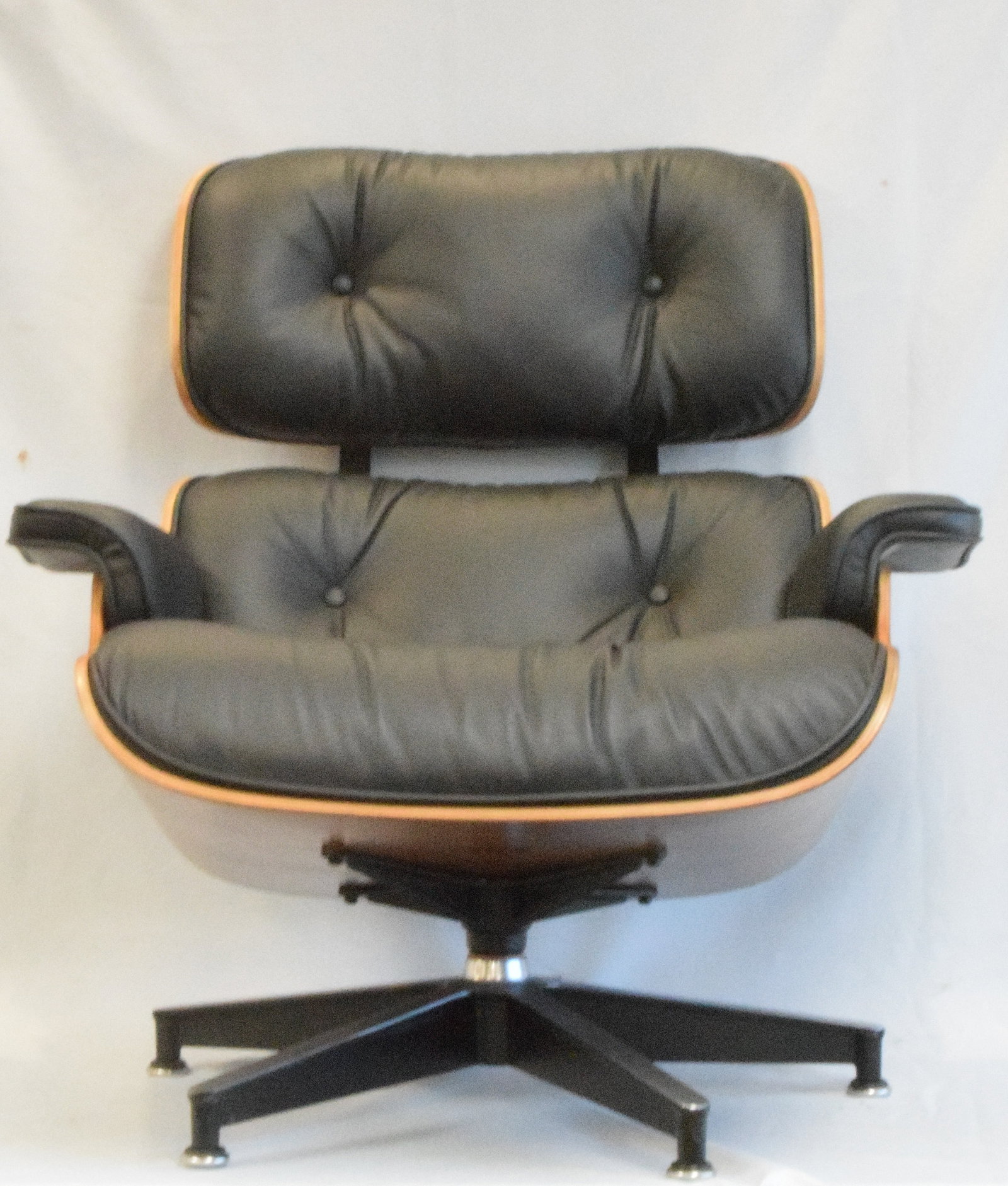 HERMAN MILLER EAMES STYLE LOUNGE CHAIR - 3