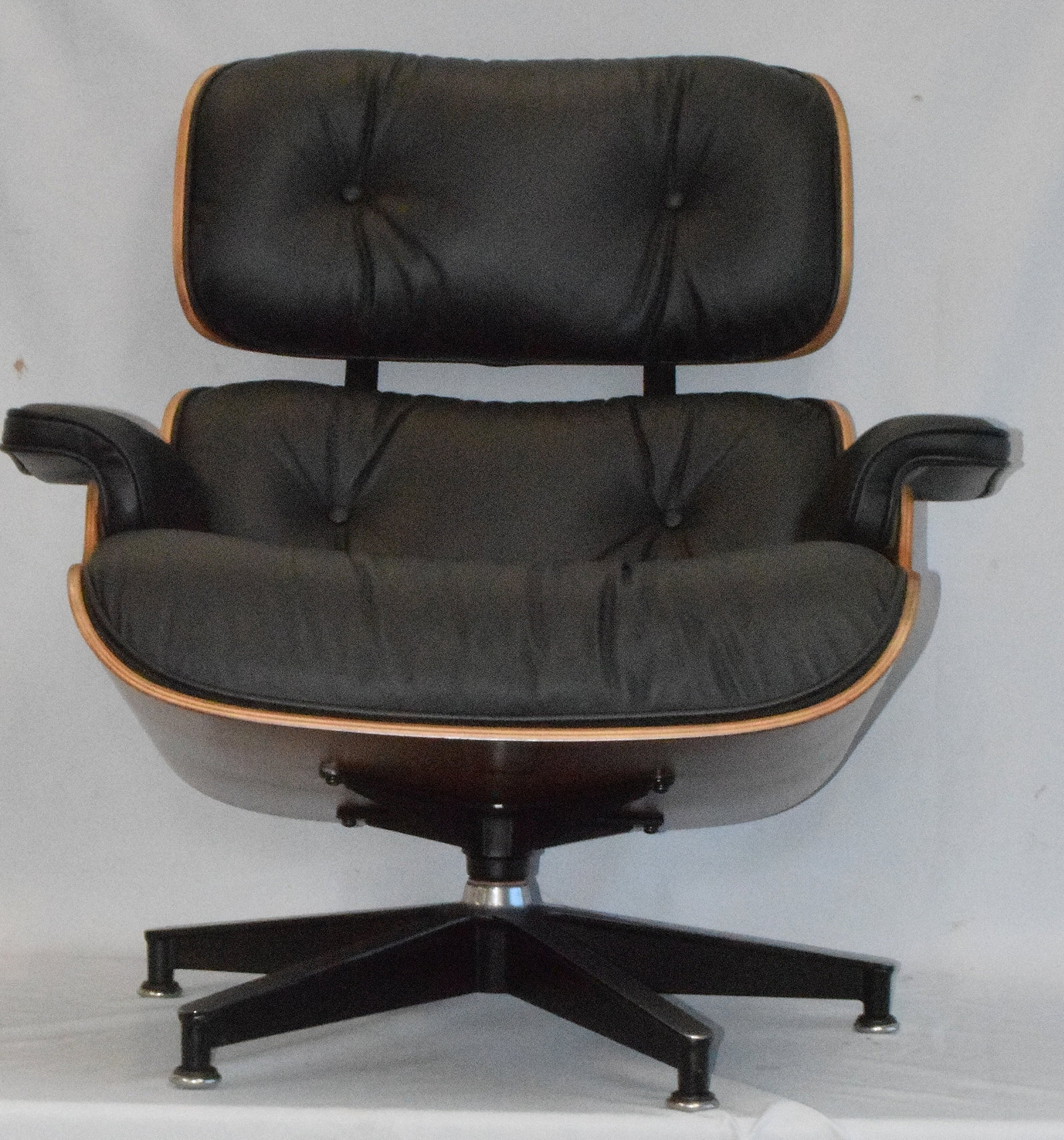 HERMAN MILLER EAMES STYLE LOUNGE CHAIR - 4