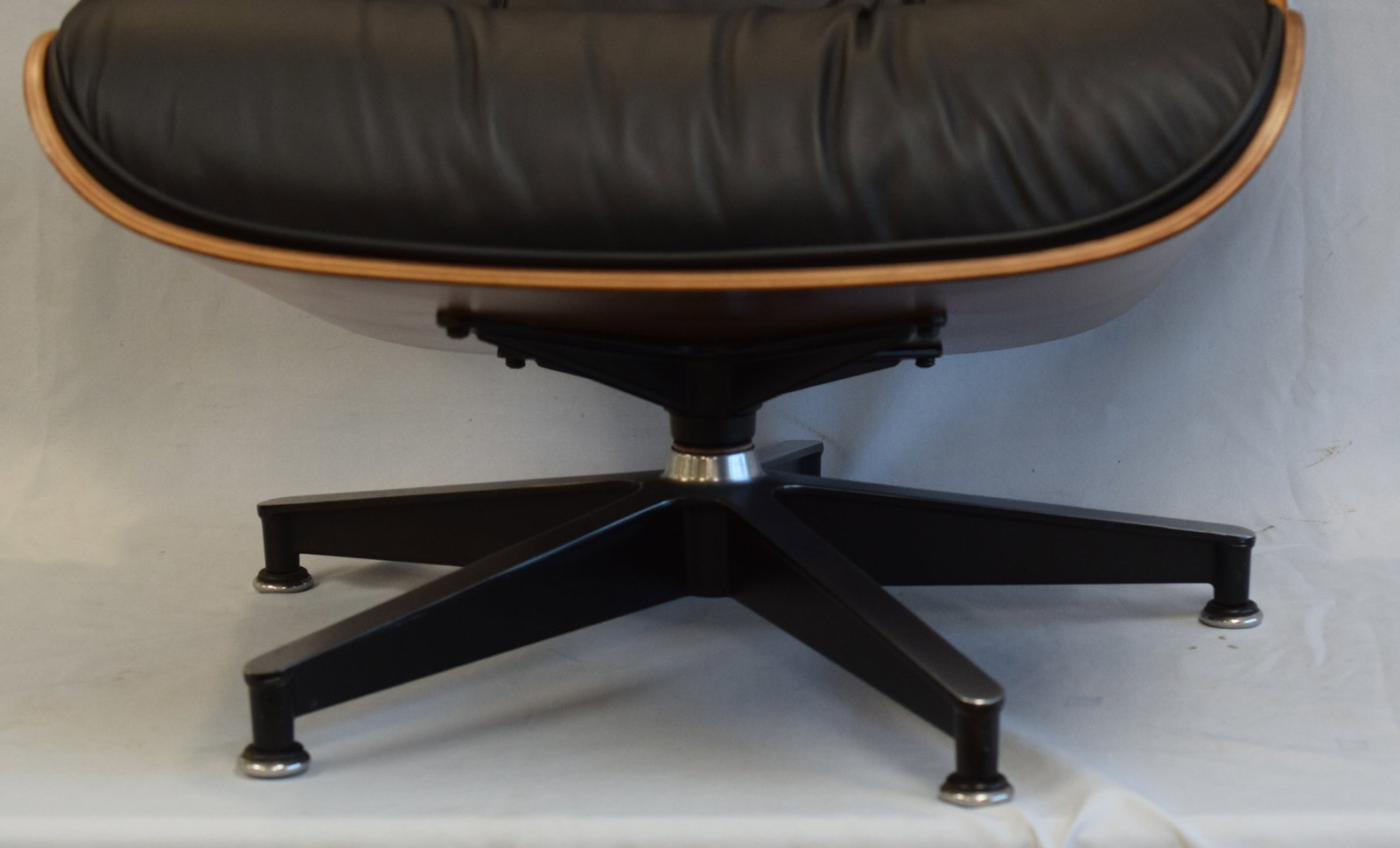 HERMAN MILLER EAMES STYLE LOUNGE CHAIR - 5