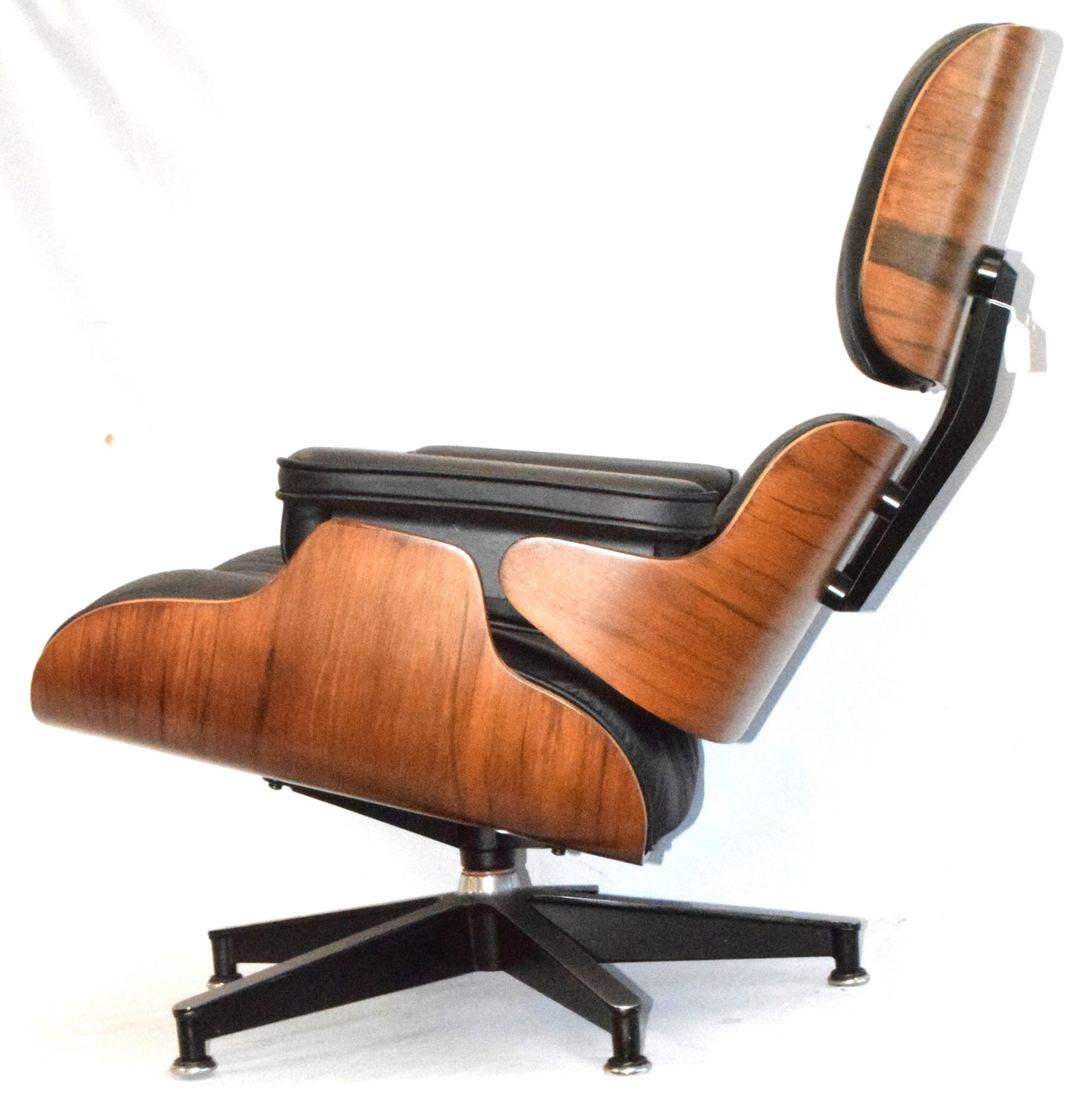 HERMAN MILLER EAMES STYLE LOUNGE CHAIR - 6