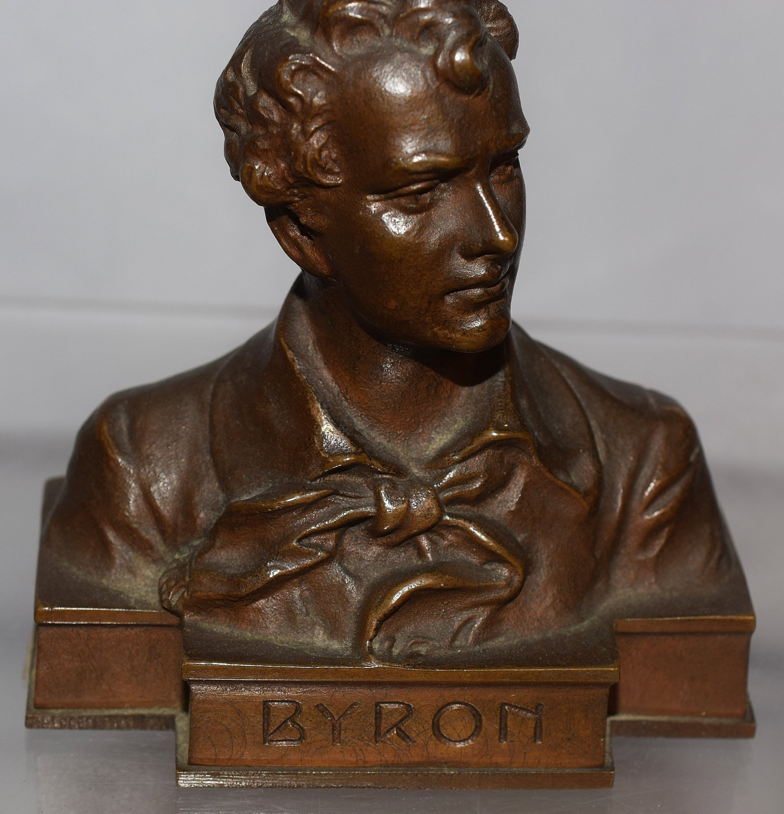HANS MULLER 1873-1937 MINIATURE BRONZE LORD BYRON: Miniature bronze bust of Lord Byron by Hans Muller (Austrian 1873-1937). 3 1/4 inches tall. Good condition. The Estate of Nichols Mitropoulos (1952-2025). Good condition.