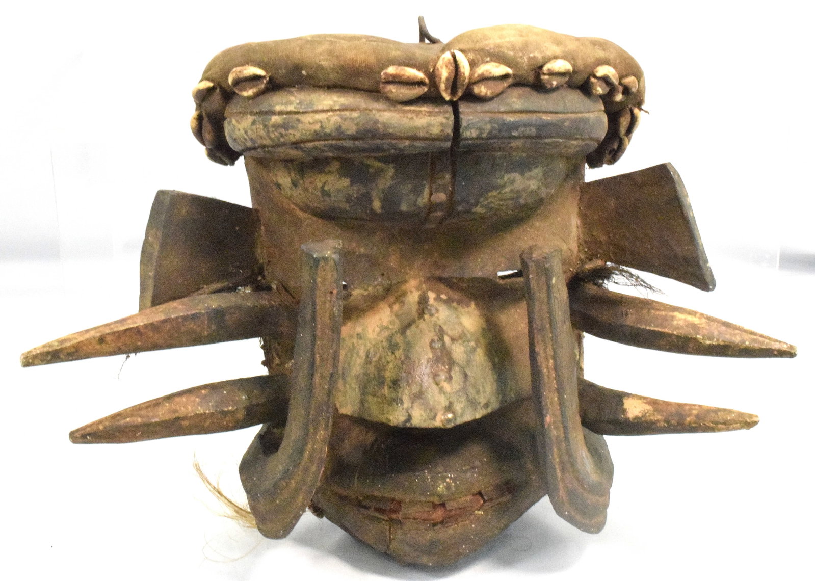 AFRICAN GUERE TYPE CARVED WOODEN MASK (1 of 3)
