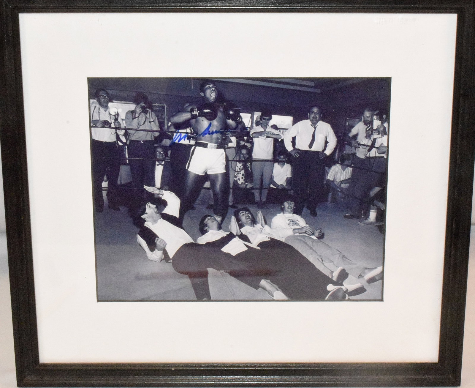 MUHAMMAD ALI & BEATLES AUTOGRAPHED PHOTO (1 of 6)
