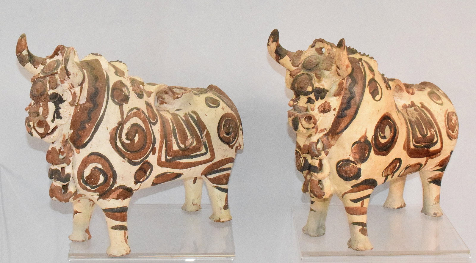 PAIR VINTAGE PUCARA PERU FOLK ART TERRACOTTA BULL (1 of 8)