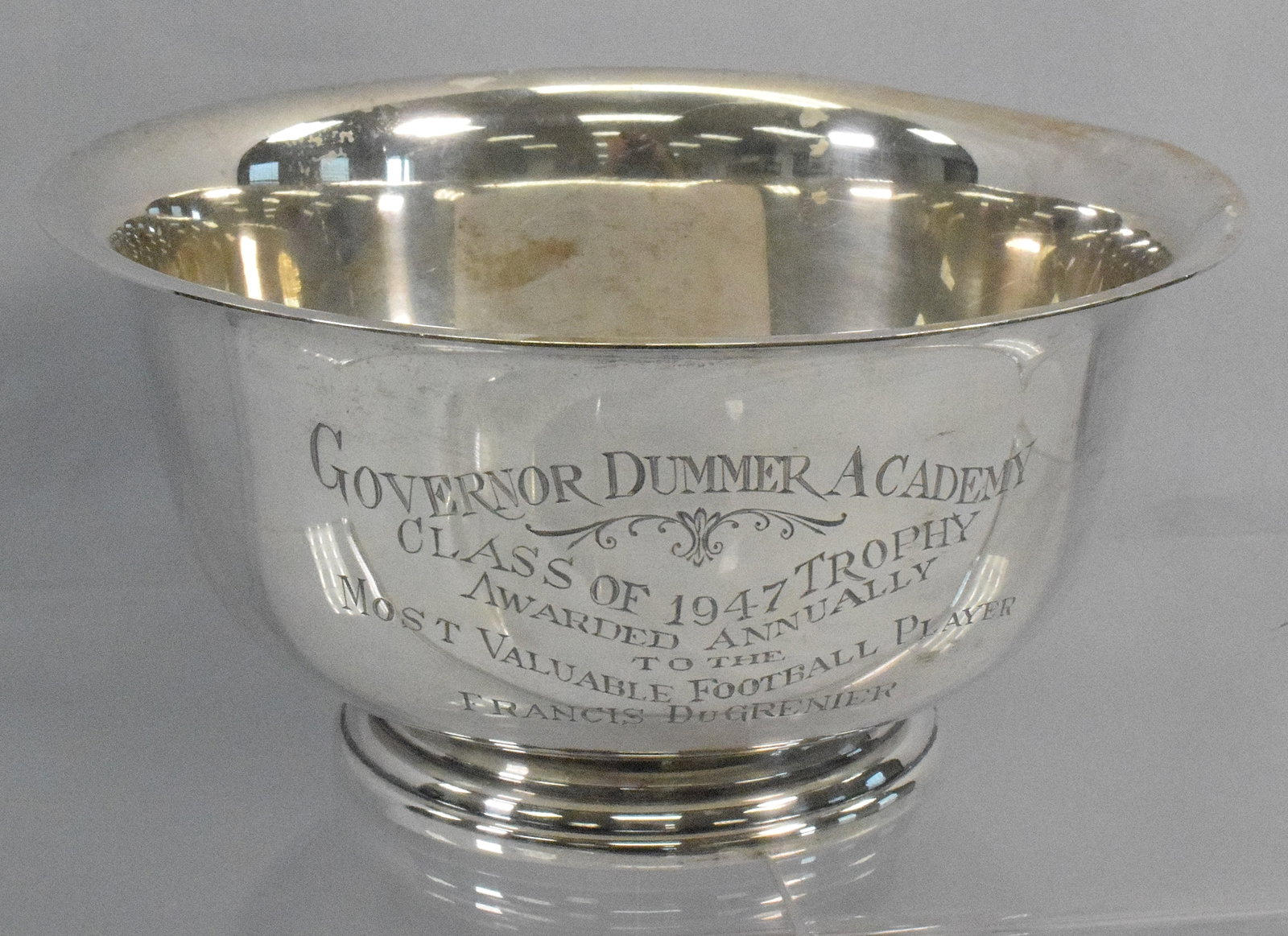 STERLING SILVER PAUL REVERE BOWL: Paul Revere reproduction style trophy bowl. 9 inches diameter. Approx 21.12 troy ounces. Presentation on bowl. Good condition.