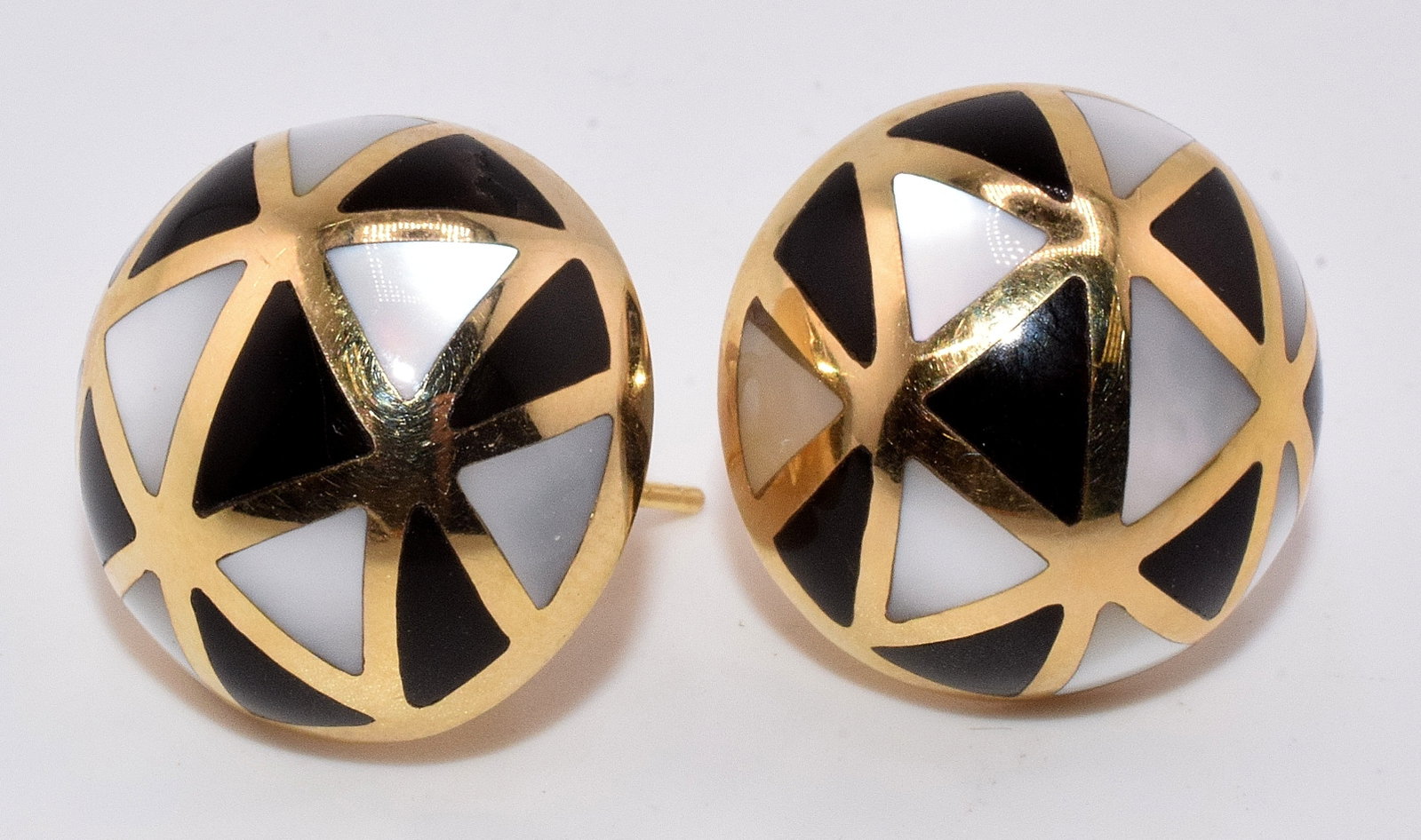 14K ASCH GROSSBARDT ONYX & MOP EARRINGS: Signed vintage 14k yellow gold onyx and mother of pearl pierced earrings. Dome tri-angle design. Each marked. Approx. 3/4 inches in diameter. Approx. 8.27 DWT. Good condition. Whites auctionswill not