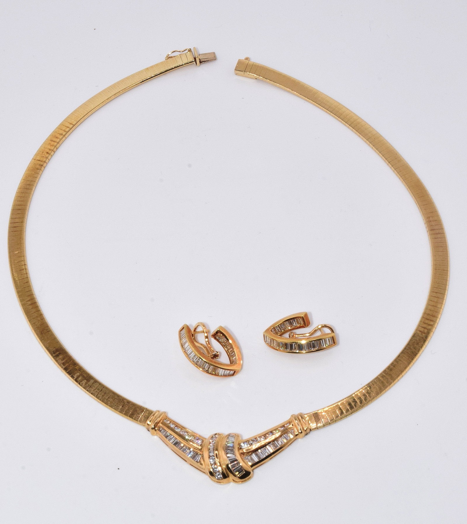 14K DIAMOND NECKLACE WITH MATCHING EARRINGS: 14k yellow gold herringbone necklace with "V" shape centerpiece encrusted with baguette and white round diamonds. Marked 14k Italy. Necklace approx. 17 inches. Baguette diamonds approx. 30total they