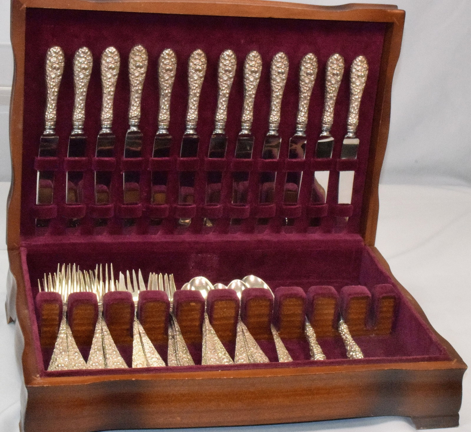 51 STIEFF ROSE PATTERN STERLING SILVER FLATWARE (1 of 7)