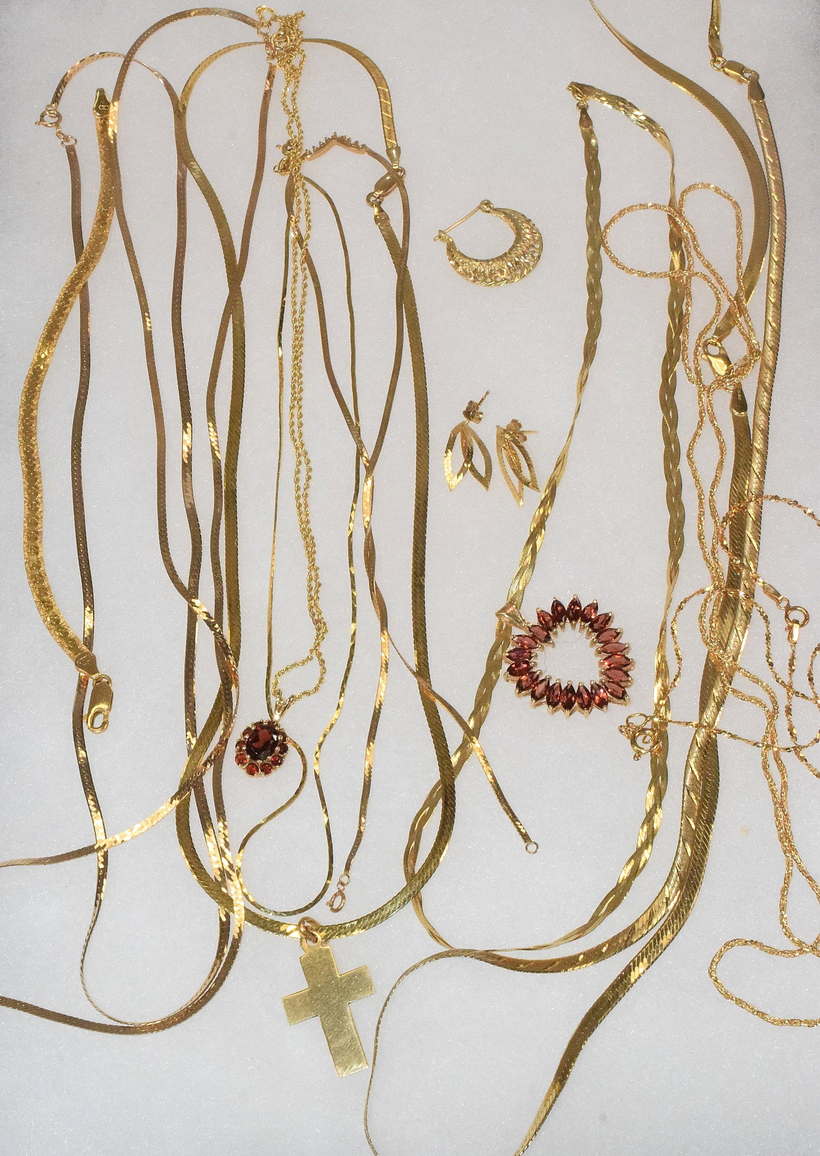 ASSORTED 18K GOLD & 14K GOLD JEWELRY: Consists of 15 pieces. All have been tested as well as marked. Total 18k weight on 3 pieces is 5.29 DWT. Total of 14k weight on 12 pieces is 36.07 DWT. 1) 14k Italy Necklace Herringbone twist 18